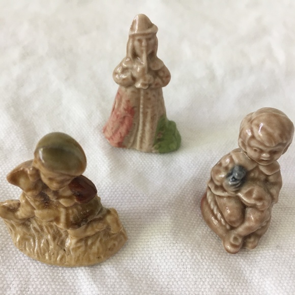 Red Rose Tea Porcelain Whimsies Figurines Wade from England 🇬🇧 - Picture 7 of 7